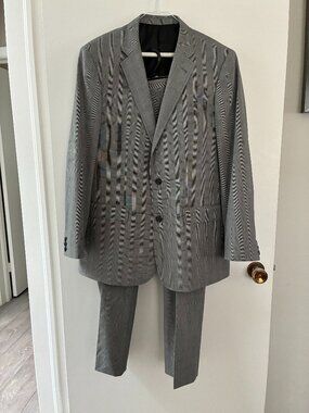 2 pc suit. Jacket 42R. Pants 36R. Grey. 75% Polyester.25% Viscose. 3% Spandex.